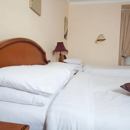 Отель Darnley 3*